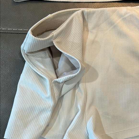 Lululemon Tank Top and Shorts Set. Size 4. - Picture 6 of 8